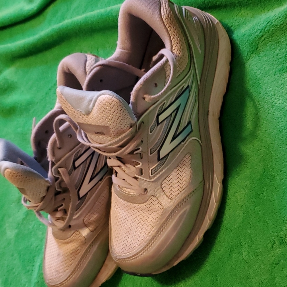 Women's New Balance sneakers
